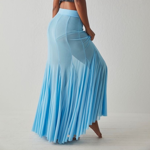 Free People Intimately Godet Girl Light Blue (Sea Washed) Mesh 1/2 Slip - Picture 3 of 6